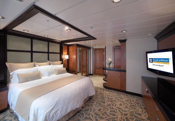 Royal Caribbean International Freedom of the Seas Accommodation Presidential Family Suite 4.jpg